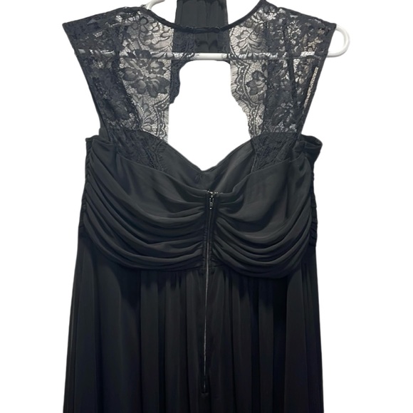 Beautiful Lace Black EVA Dress - Picture 3 of 4